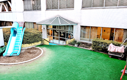 ひまわり育児室園庭