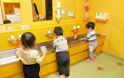 ひまわり育児室室内手洗い場