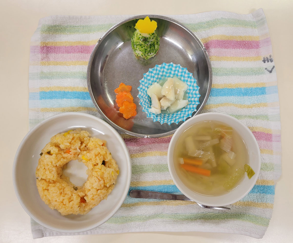 ケチャップライス・ジュリアンスープ・鱈のクリーム煮・人参のグラッセ・ポテトサラダツリー